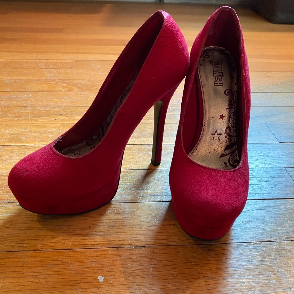 Red Pumps